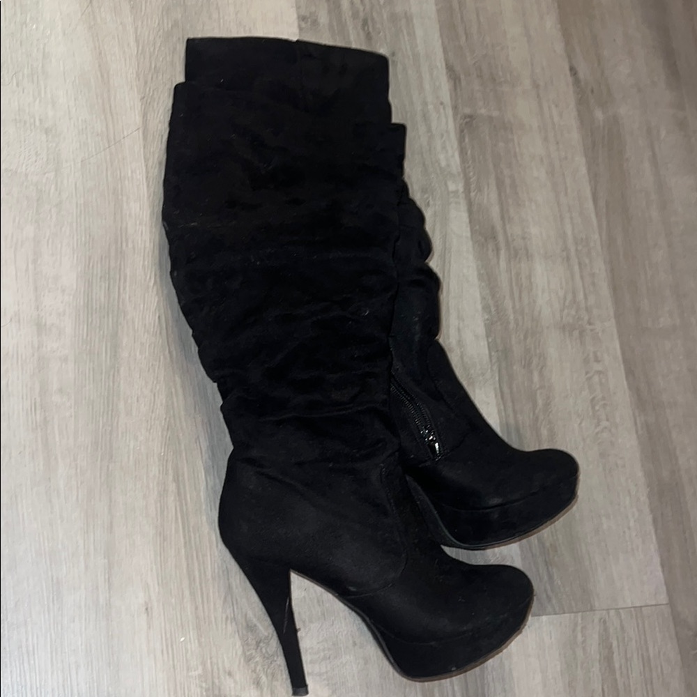 Elegant Black Knee-High Women's Boots